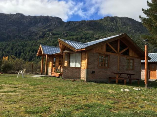 Lago Puelo, Excelente Complejo De 3 Cabañas Más Monoambiente A Media Cuadra De Ruta 16. Usd 169.000