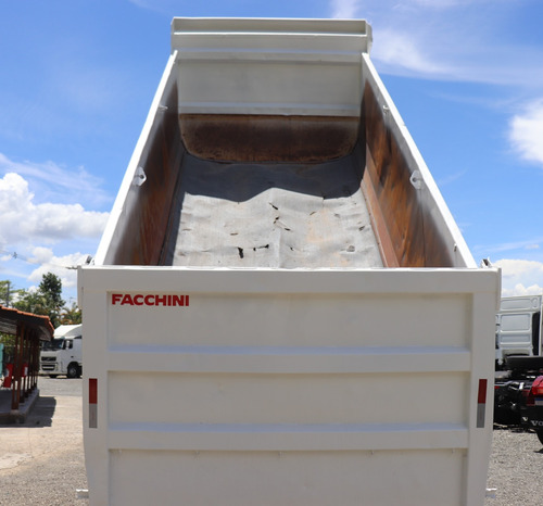 Volkswagen 26.280 - 6x4 Ano 2022 Com Cacamba Facchini 16m3