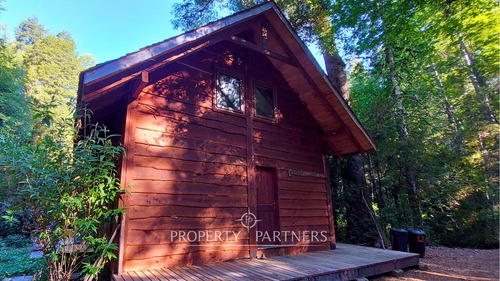 Encantadora Casa Rústica En Medio Del Bosque De Hu...