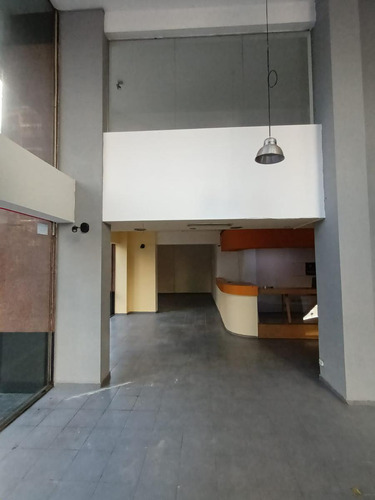 Gran Local En Venta Barrio Centro Sobre Av Gral Paz Esq. Rioja - 25 Mts De Doble Vidriera, Recibo Menor