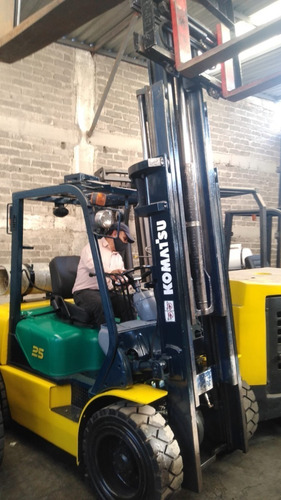 Imagen 1 de 7 de Montacargas Komatsu Modelo 2005 Capacidad De 5 Mil Libras