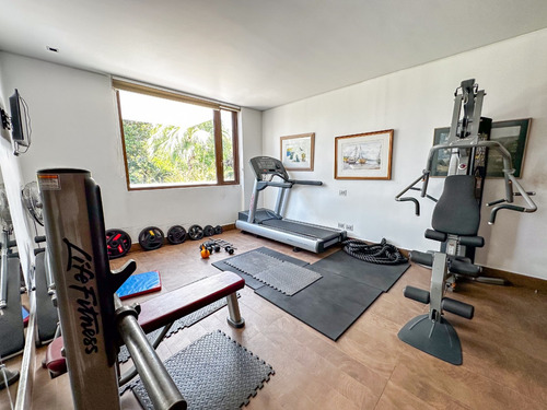 Hermosa Casa Con Vista Al Club De Golf Country Club. 40971