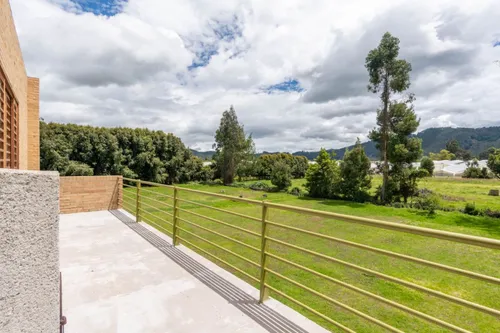 Casa En Venta En Canelon. Cod V5821