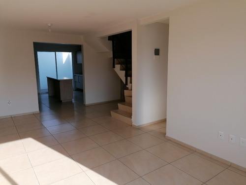 Enorme Casa Con Terraza 3 Recamaras Y 2 Salas De Tv