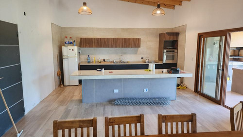 Casa En Venta - 3 Dormitorios 1 Baño - 1118mts2 - Florencio Varela