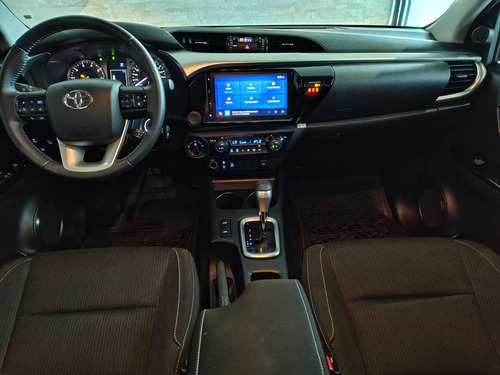Toyota Hilux 2.8 SR CABINE DUPLA 4X4 A/T