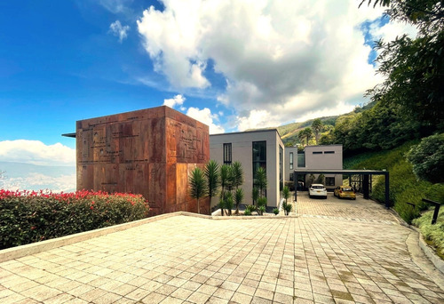 Casa En Venta En El Poblado Las Palmas Medellin