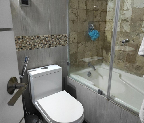 Imagen 10 de 17 de Hermoso Apartamento Remodelado En Colinas De La Tahona 21-17436
