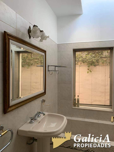 Vendo Hermosa Casa Con Amplio Jardin A Mts De Rafael Nuñez Al 5900