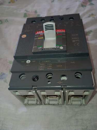 Interruptor Termomagnetico Abb Tmax Xt3n 250 3 Polos 100 Amp
