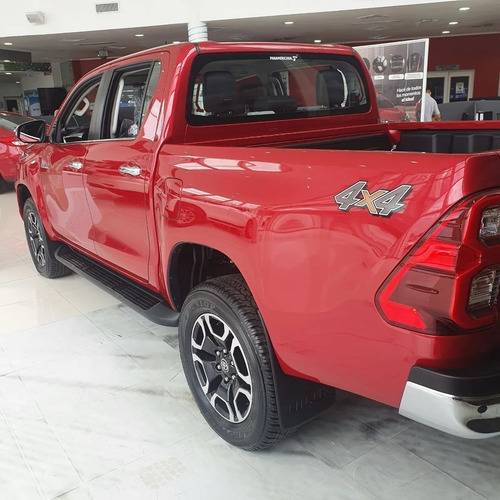Imagen 8 de 15 de Hilux 4x2 Dc Srv 2.8 Tdi Mt 22 - Pronto A Llegar