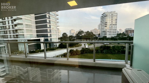 Venta De Apartamento Esquinero, Torre One I, Roosevelt, Punta Del Este.