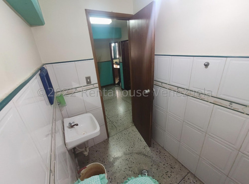 Imagen 8 de 30 de Rent-a-house Centro Occidente Vende Oficina En El Centro De Barquisimeto A 1 Cuadra De La Plaza Bolivar, Estado Lara, 0-4-2-4-5-9-3-7-5-4-2