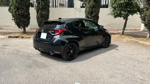 Yaris Gr 2022 Negro 257 Hp, 1,6t, Astos. Deport., R-17 4x4