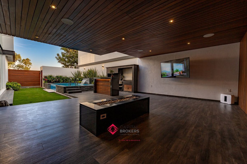 Casa De Lujo Con Alberca En Venta En Villa Verona
