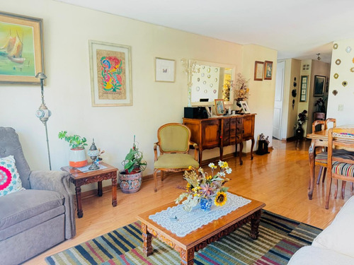 Exquisito Barrio Providencia, Frente Plaza.