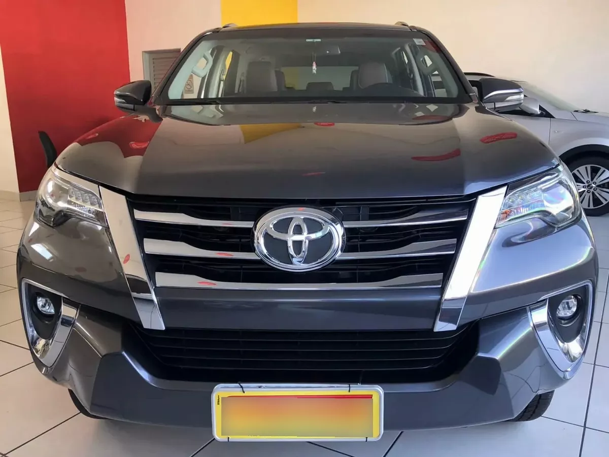 Toyota Hilux SW4 SRX 7LUGARES 2.8 4X4 TURBO DIESEL