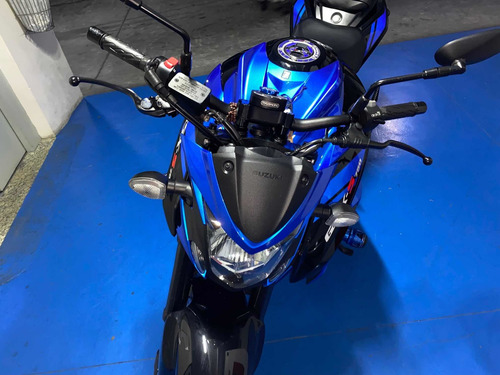 Imagem 3 de 10 de Suzuki Gsx-s 750a