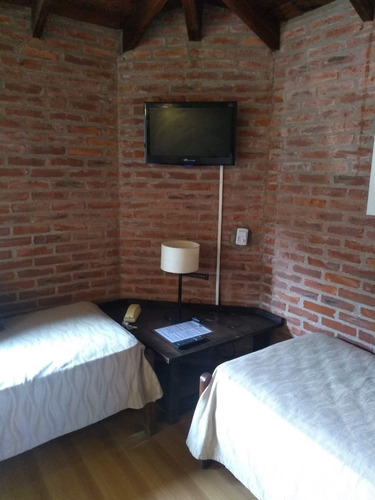 Imagen 3 de 12 de Cabaña Con Balcon, Pileta Cubierta Y Descubierta A Dos Cuadras Del Centro Comercial Del 28/01 Al 04/02