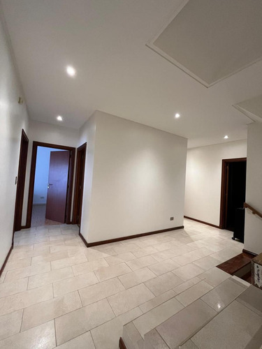 Casa En Inmejorable Zona!!