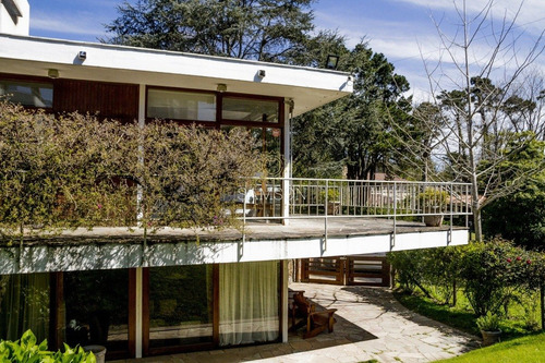 Oportunidad Casa De 3 Dormitorios Con Piscina En Playa Mansa, Punta Del Este- Ref: 60771
