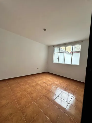 Apartamento De 2 Habitaciones Y 1 Baño Con Un Un Patio Grand