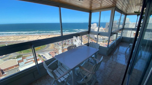 Departamento Con Muy Buena Vista En Punta Del Este- Ref: 3326