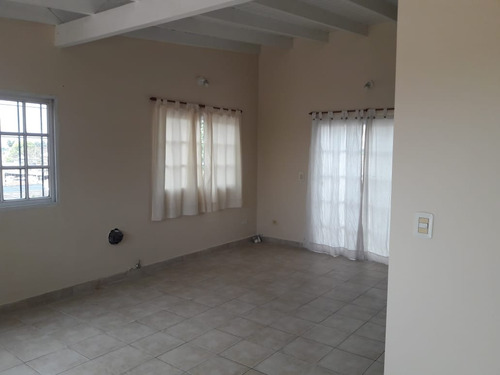 Excelente Depto. De 2 Ambientes Y Terraza Propia En Quilmes, Esquina De Lavalle Y San Lorenzo.
