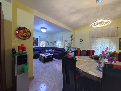 Casa En Venta En Col. Iztaccihuatl De Dos Niveles Con Jardín.