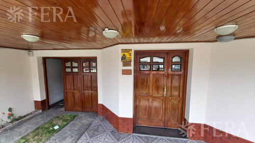Imagen 2 de 30 de Venta Casa 5 Ambientes Con Cochera, Fondo Con Piscina Y Quincho En Quilmes (30689)