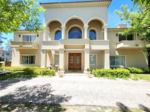 Magnifica Casa Con Detalles De Calidad