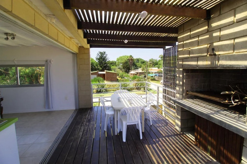 Divina Casa Minimalista, A 300m Playa El Barco, Amplia Terraza Parrillero