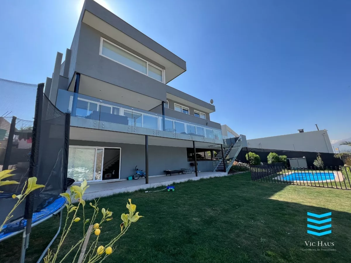 Gran Casa En La Reserva, 310 M2 Construidos Y 810 M2 Terreno