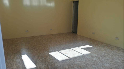 Imagen 4 de 6 de Departamento Tipo Casa En Lanus Oeste En Alquiler