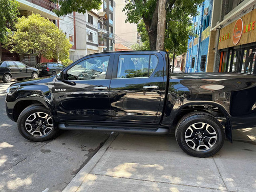 Imagen 3 de 21 de Toyota Hilux 2022 2.8 Cd Srx 204cv 4x2 At