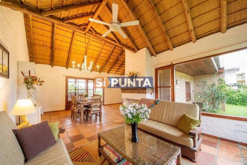 Imagen 2 de 17 de Casa En Venta