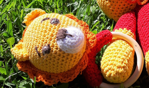 Imagen 3 de 3 de Leopoldo El Leon Sonajero Mordillo Tejido A Mano Crochet