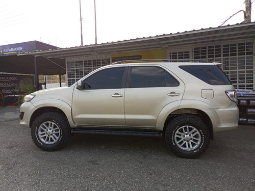 Imagen 3 de 11 de Toyota Fortuner Sr