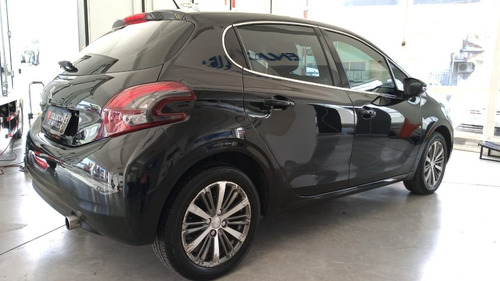 Peugeot 208 1.6 5p Triptronic 6 Marchas Cuero