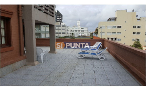 Imagen 18 de 27 de Apartamento De 2 Dormitorios Y 2 Baños A 1 Cuadra De Gorlero, Con Gran Terraza Y Parrillero Propio.