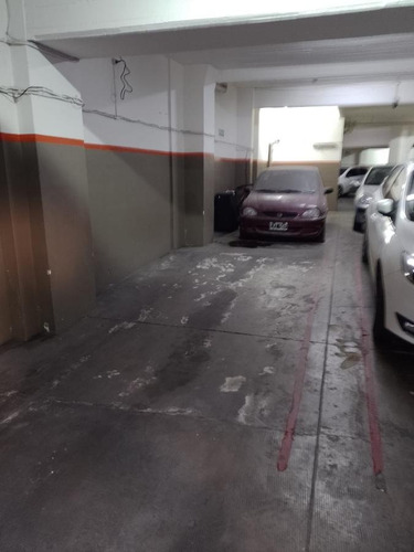 Imagen 3 de 4 de Cochera Cubierta En Salguero Y Boulevard Charcas - Palermo