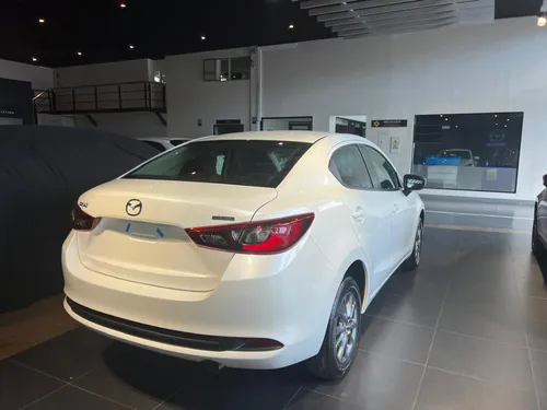 Mazda 2 Sedan Touring