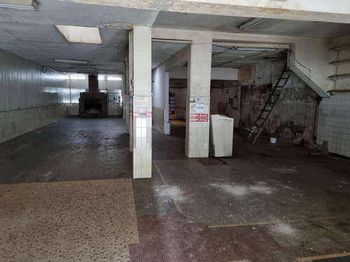 Imagen 2 de 9 de Local -local, 8 De Octubre Casi Comercio, 654 M2 , 10 Mts De Frente !!