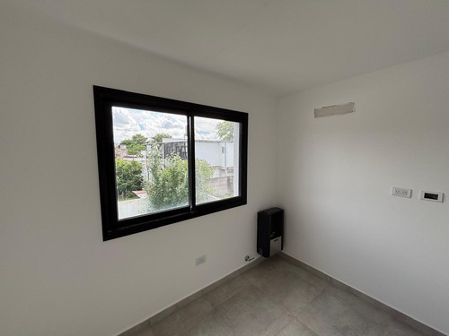 Duplex En Venta - 2 Dormitorios 2 Baños - 207mts2 - Villa Elisa