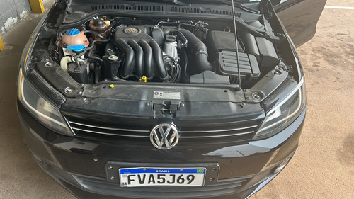Volkswagen Jetta 2.0 Comfortline Flex 4p Automática