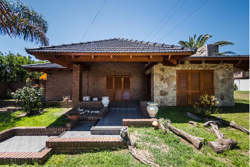 Venta Casa De Categoria En Villa Carlos Paz