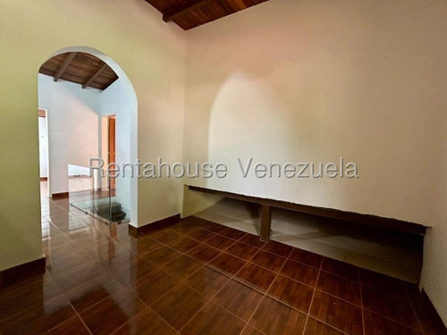 Diana Blanco De Rent-a-house Vende Espaciosa Casa En Cabudare Mls#25-22999, Con 158,10 Mts2, 4 Habitaciones, 3 Baños,vigilancia Privada, Tanque De 10.000 Lts