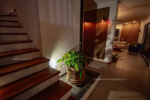 Casa En Venta De Lujo Bugambilias Zona Sur