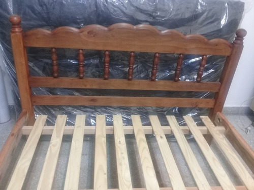 Oferta Dormitorio Cama 1.1/2 Pl Con Mesa De Luz De Algarrobo Marrón Clásico