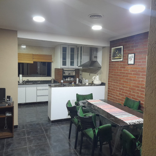 Casa En Venta Zona Word Villa Sarmiento Amplio Fondo, Pileta 8 X 4 Hermoso Barrio